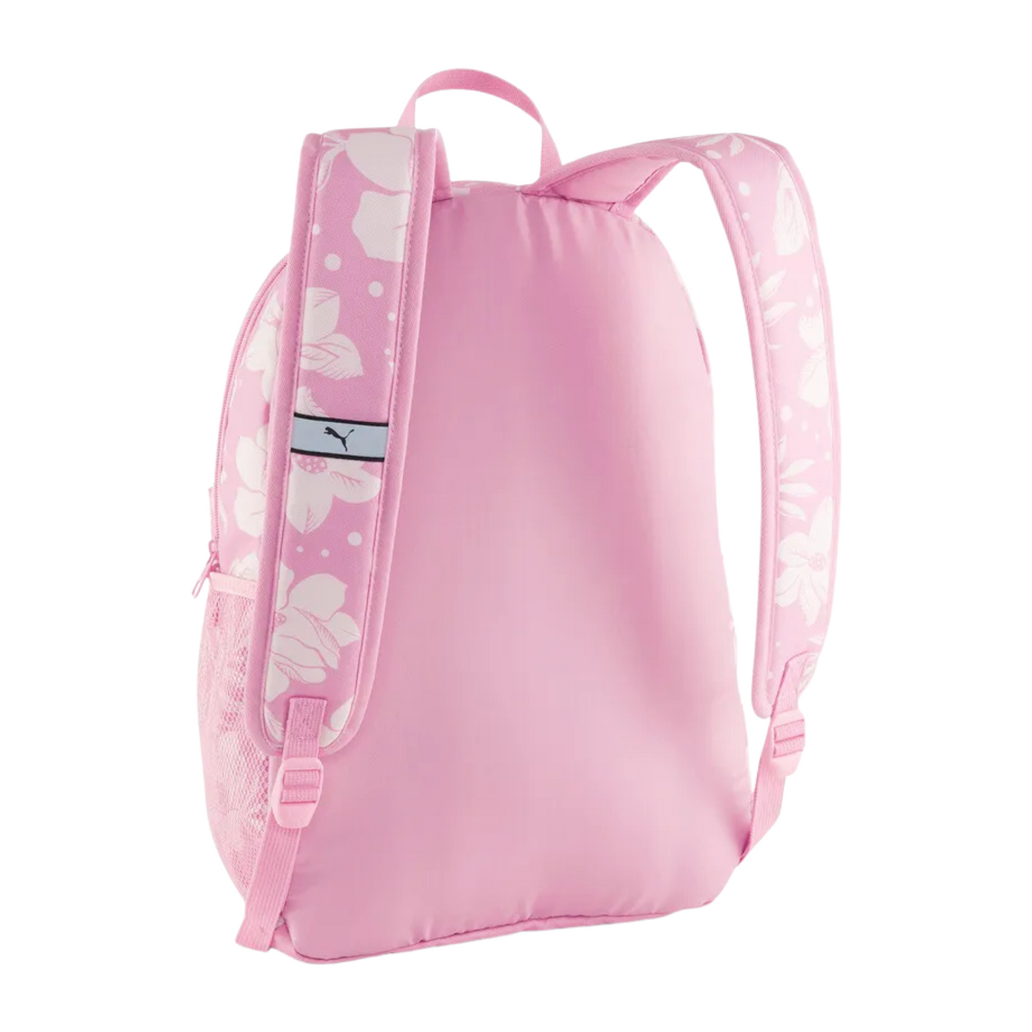 Vista angular de la mochila Puma Phase AOP rosa con diseño floral y compartimento frontal con cremallera