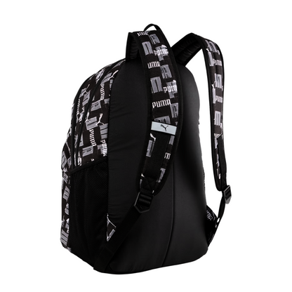 Mochila Puma Academy negra con diseño de logotipos – vista trasera con tirantes acolchonados