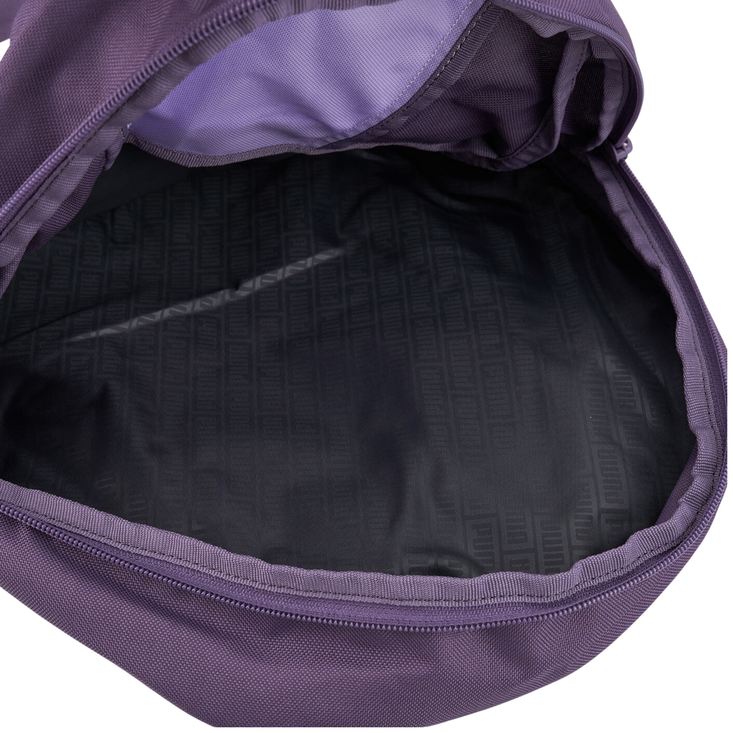 Vista interior de la mochila Puma Phase Blocking con compartimento amplio y forro oscuro