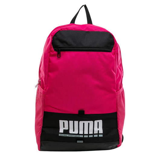 Vista frontal de la Mochila Puma Plus Backpack en color rosa Garnet Rose con logotipo Puma en blanco